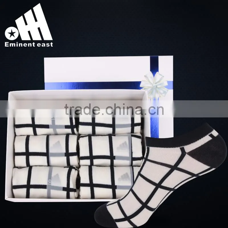 simple design black & white color socks