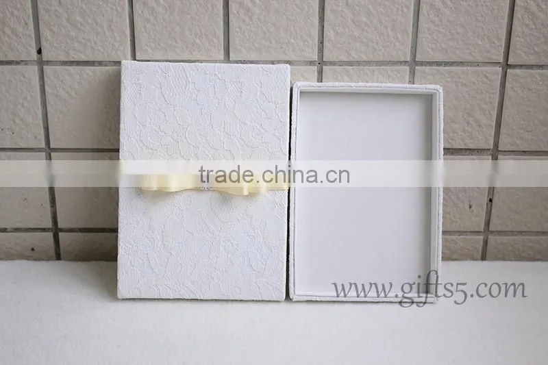 Handmade elegant white lace wedding invitation boxes