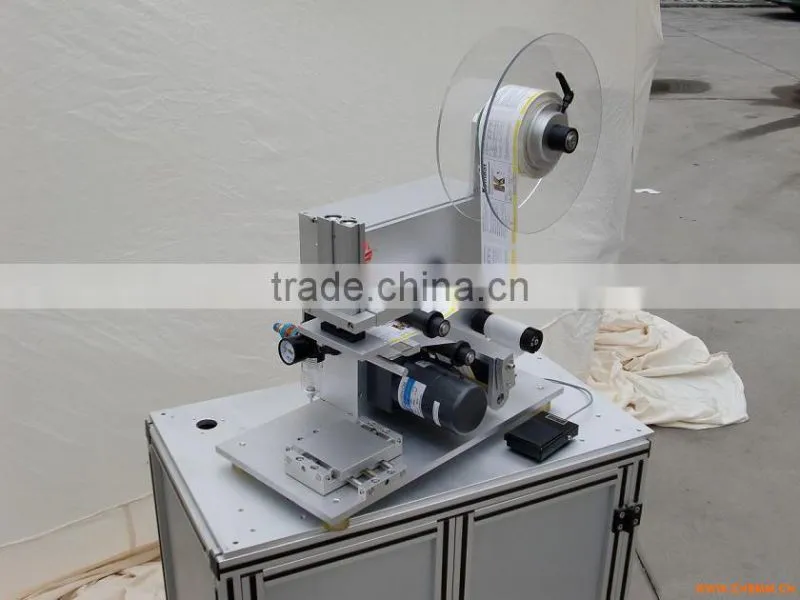 JF2014 Semi automatic round bottle sticker labeling machine for round bottles with printer