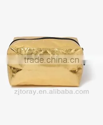 Fully lined distressed metallic cosmetic bag featuring a contrast zipper