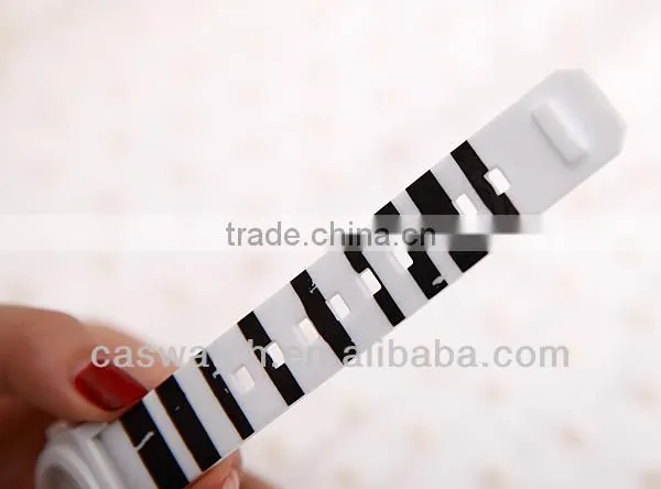 Fashion Black and White Stripes Sport Watch