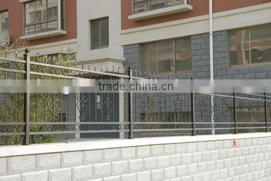 2015 Top-selling steel decorative wire garden fence
