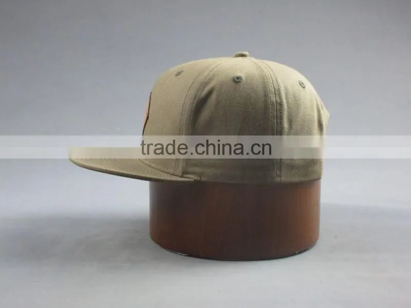 Custom high quality 6- panel 100% cotton snapback hat with PU badge