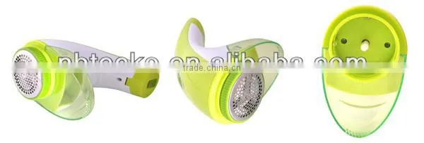 Fuzz removing machine with brush