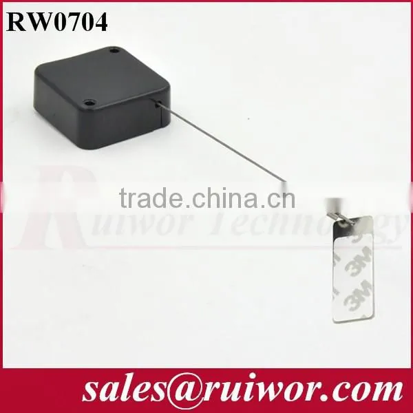 Square counterbalancing diaplay retractor with dog tag end fitting