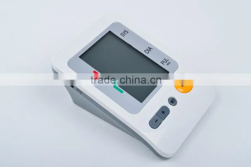 Digitl upper arm style blood pressure machine with carry bag