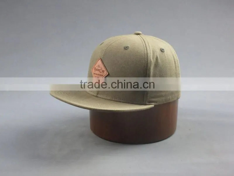 Custom high quality 6- panel 100% cotton snapback hat with PU badge