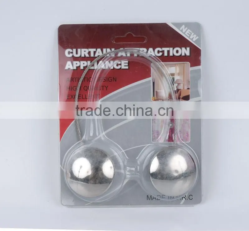 2014 round magnetic tieback with ornaments