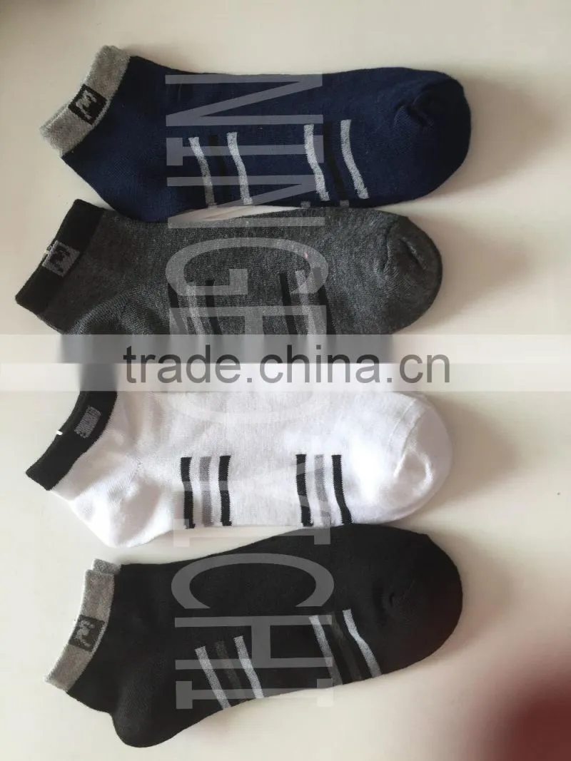 line-pattern at the bottom for men socks