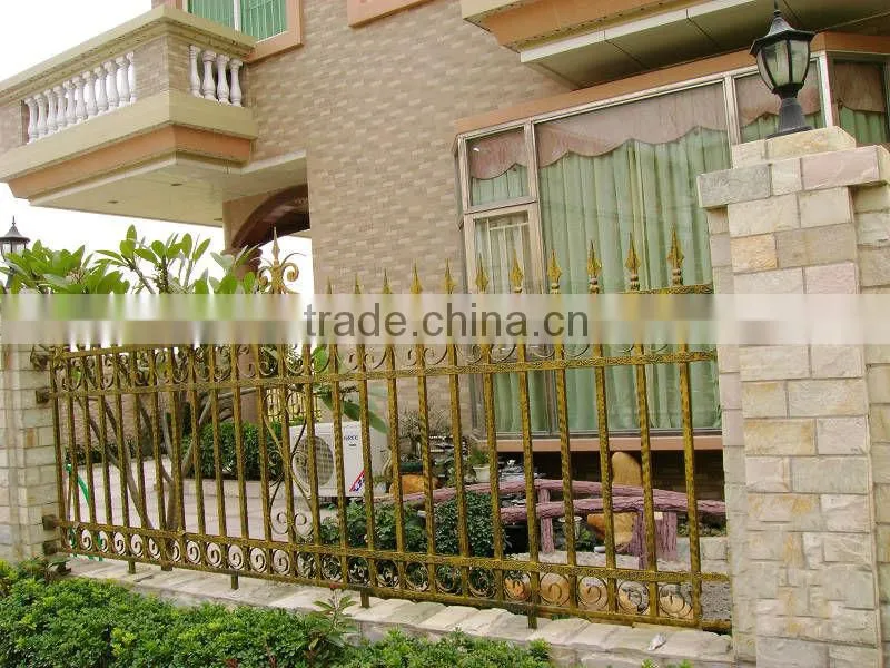 2012 Top-selling modern handmade iron fence for garden