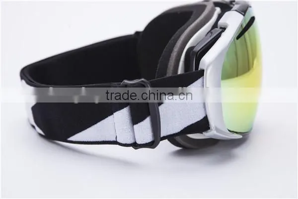 Shatter-resistant snowboard goggles for men
