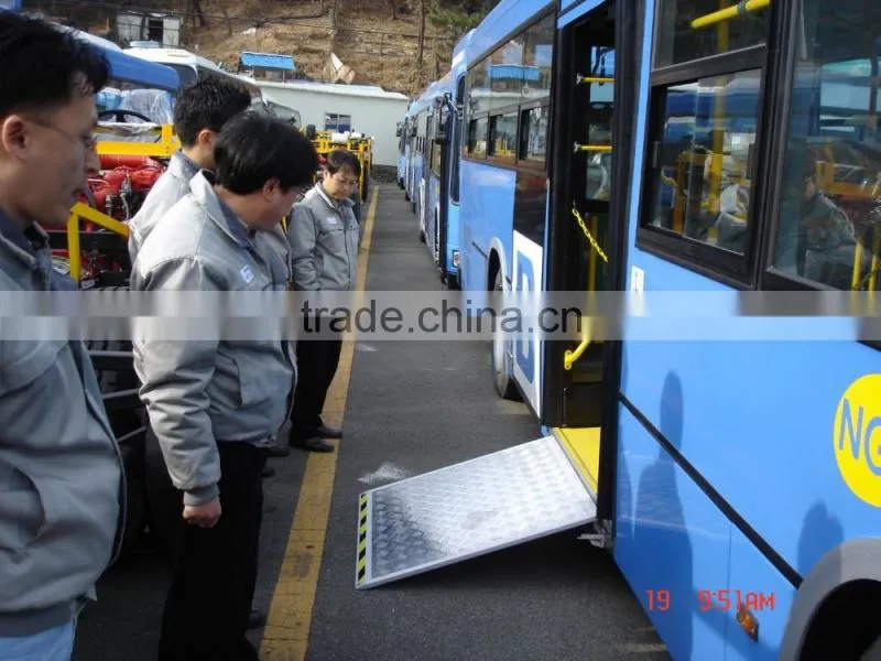 CE Electric Wheelchair Ramp for the Disabled on Low-Floor City Bus