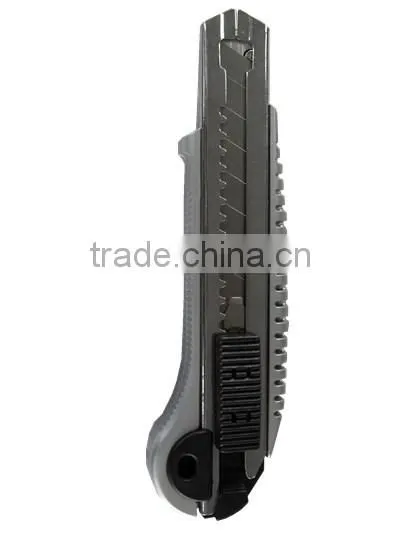 18mm utility knife with 5 pcs of spare blades / Easy cut utility knife