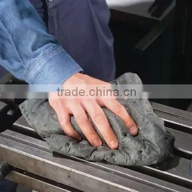 Universal absorbent pad made of nonwoven fabric