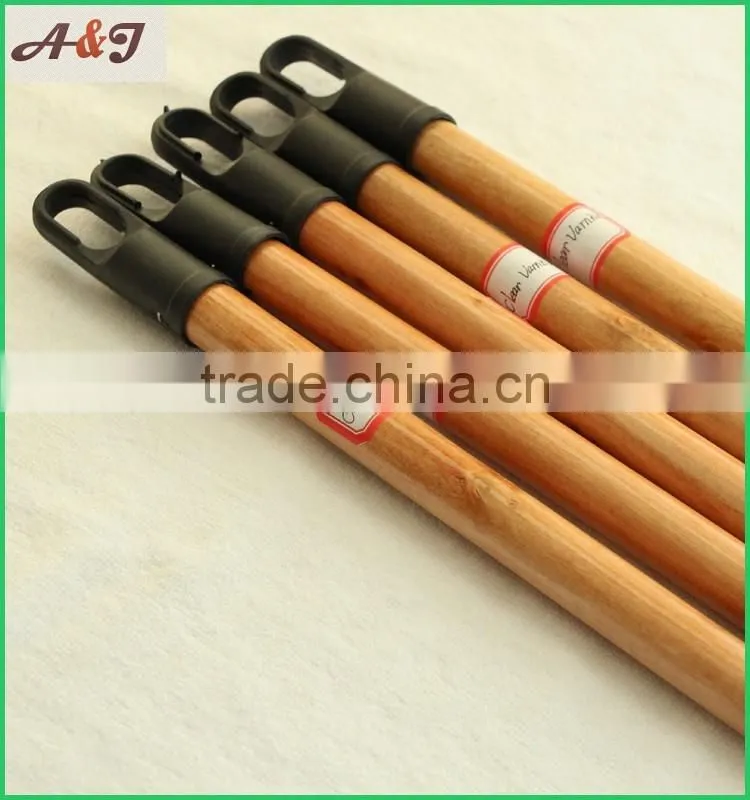 Varnished eucalyptus wooden broomstick with 7.0cm plastic cap