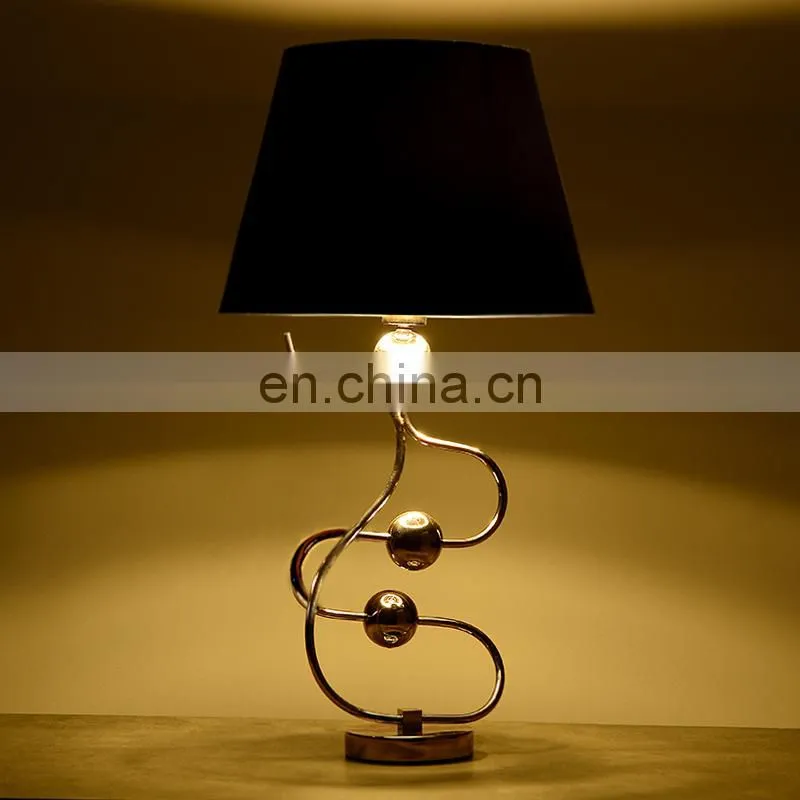 New decoration desk lamp and modern metal table lamp for indoor room