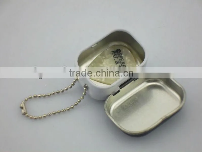 Dongguan wholesale cute hinged tin can with chain rectangle tin box with chain