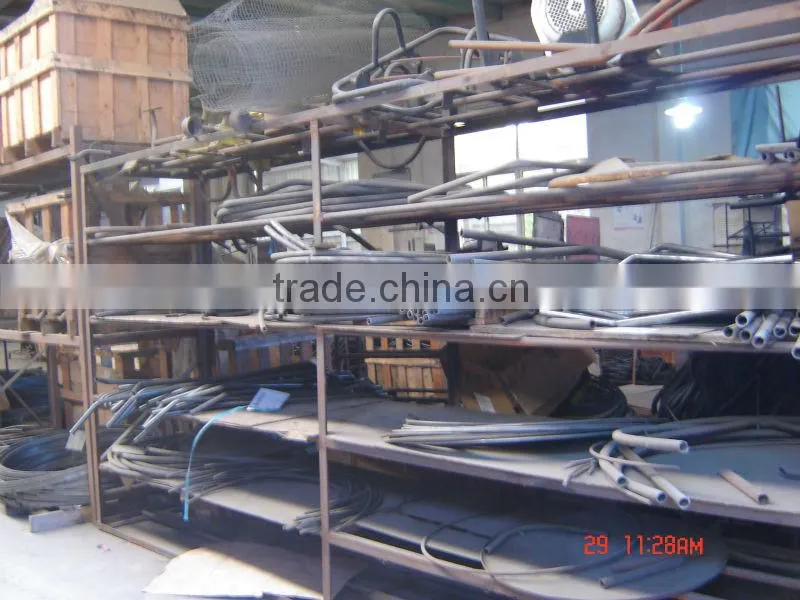 Screeding concrete vibrator screed with Honda engine has strong power