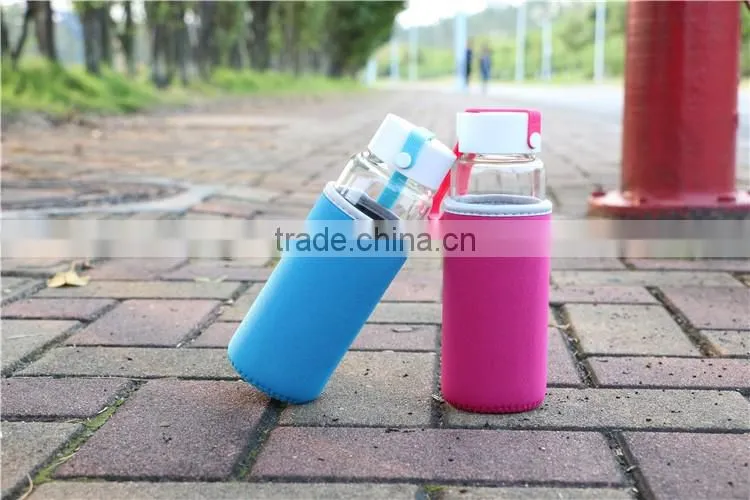 Promotional Gift Portable Reusable 500ml Glass Water Bottle Cheap Flat Glass Water Bottle with Color Cup Coat
