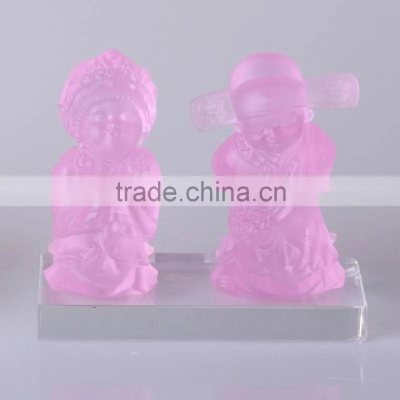 crystal bride and bridegroom portrait as wedding decoration for table display