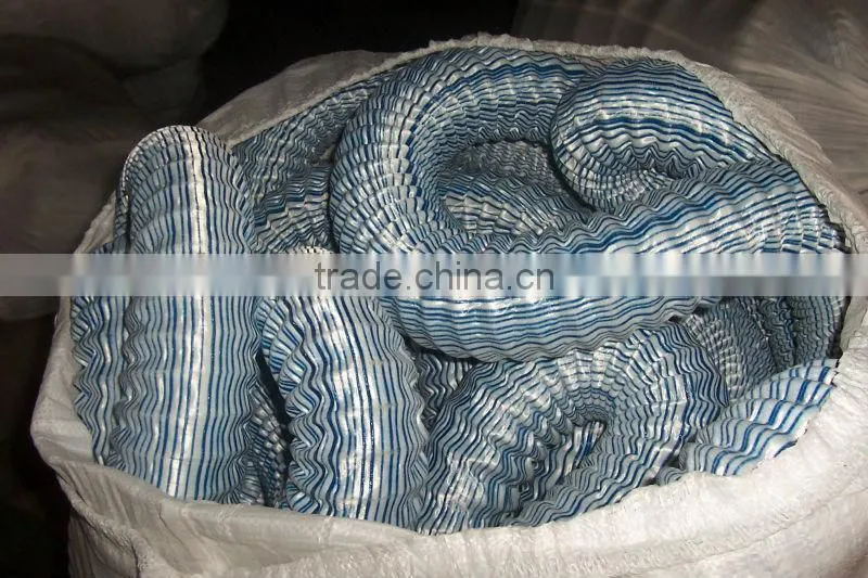 Steel-plastic composite flexible permeable hose