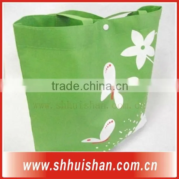 The shopping bag easy to carry