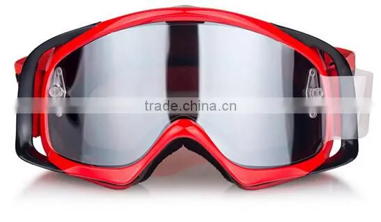 Goggles for motorcyclist with helmet compatibility