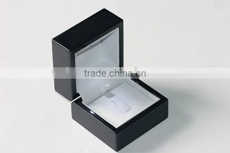 triangle shape gift box/wooden box
