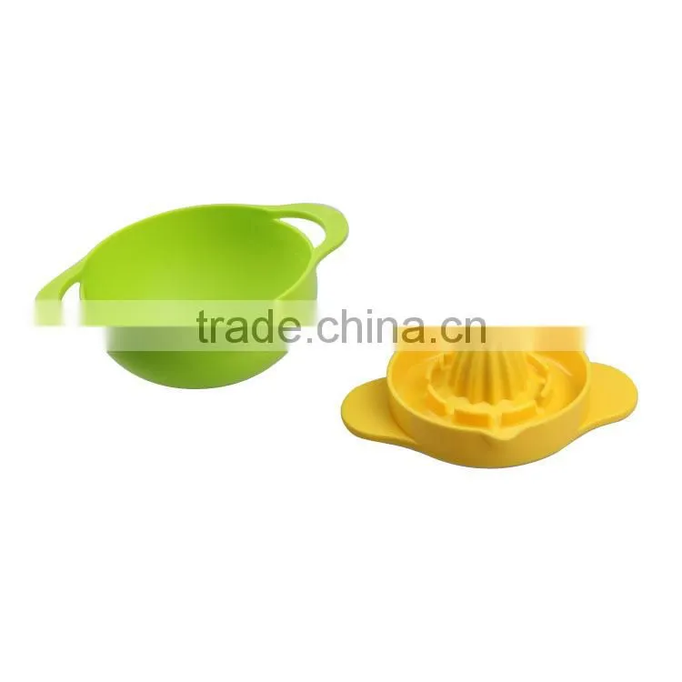 high quality manual plastic lemon squeezer with scale