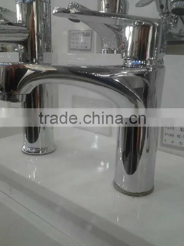 Single Handle Brass Mixer Faucet with Column Style/basin water tap