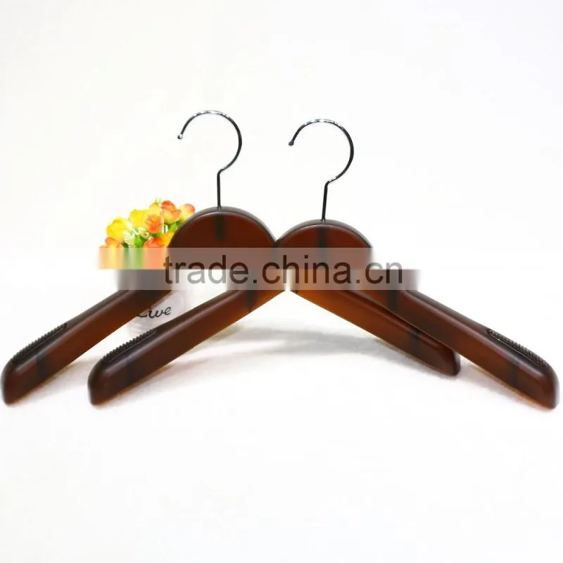 Anti slip Brown color plastic coat hanger for clothes