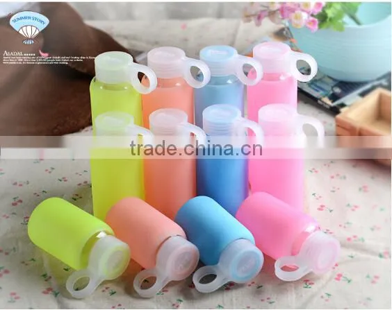 colorful high borosilicate glass water bottle with silicone sleeve and handle