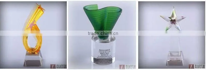 2014 customised crystal colored standing trophy for arts competition