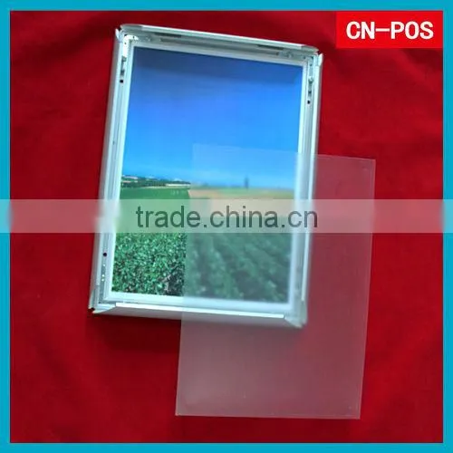stand showing aluminium price frame in supermarket