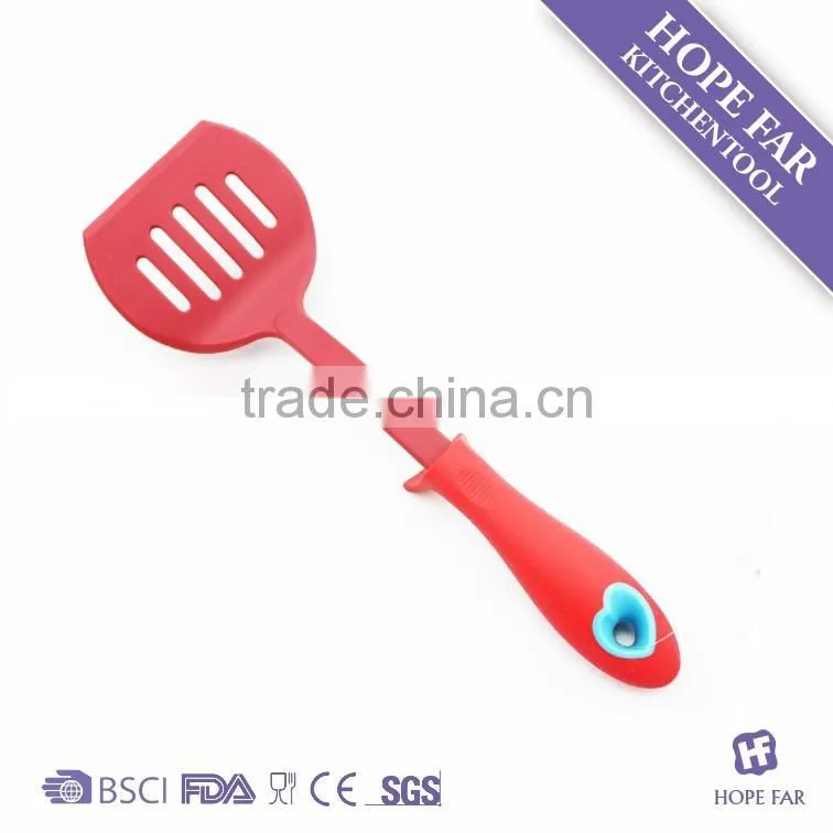 0900017 Novel designed red color Chinese nylon slotted spatula