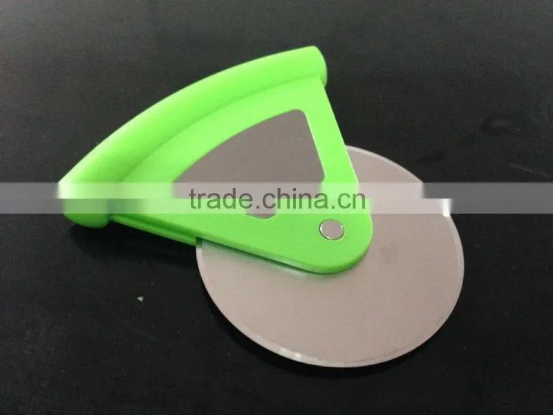 Plastic pizza slicer pizza cutter wholesale pizza wheel slicer