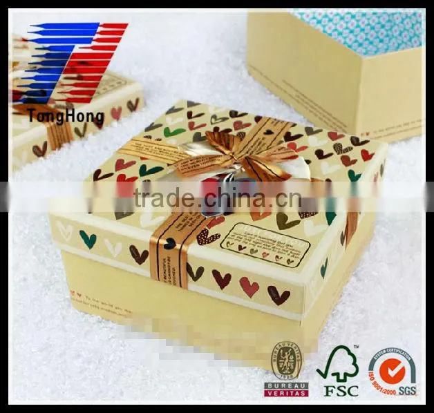 purple heart-shaped cardboard gift box