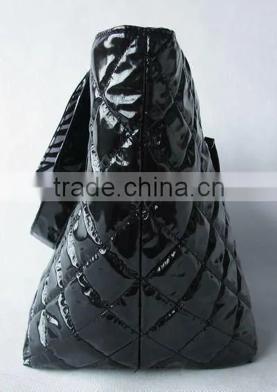Novelty reversible tote bag