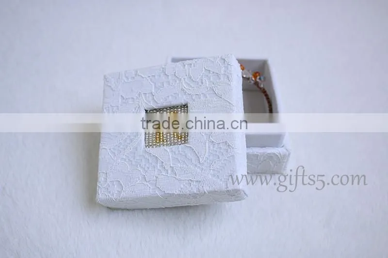 Custom made Luxury wedding jewelry packaging box with beaded name plate of R