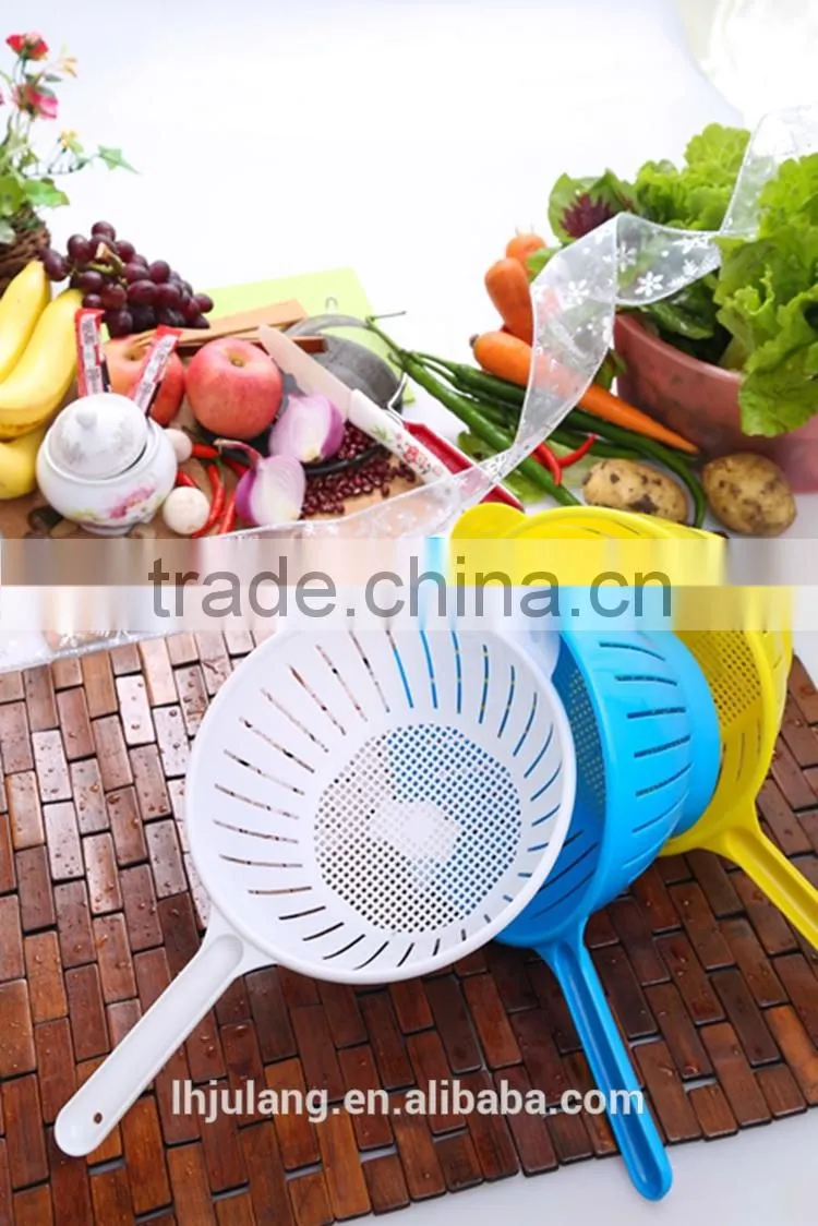 New design plastic vegetable strainer/Kitchen plastic strainer with handle/plastic colander with handle