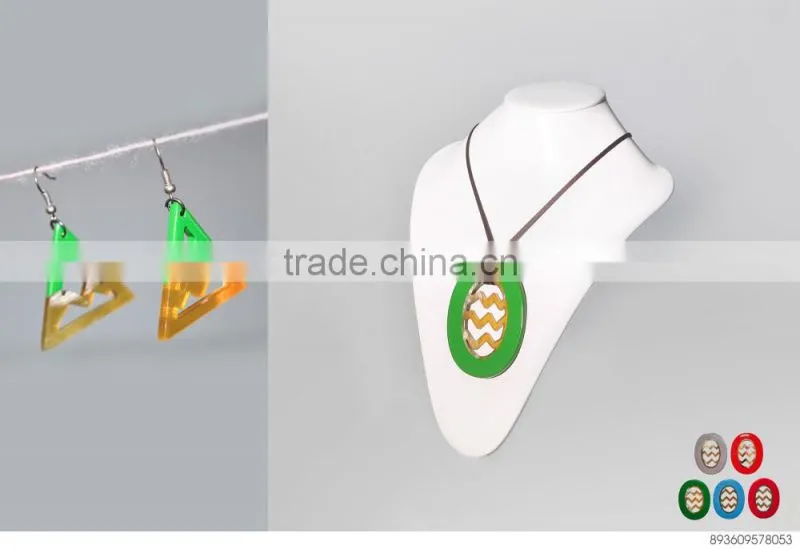 Set of necklace and earrings, made of natural horn and lacquer in Vietnam code: KS_VTC13