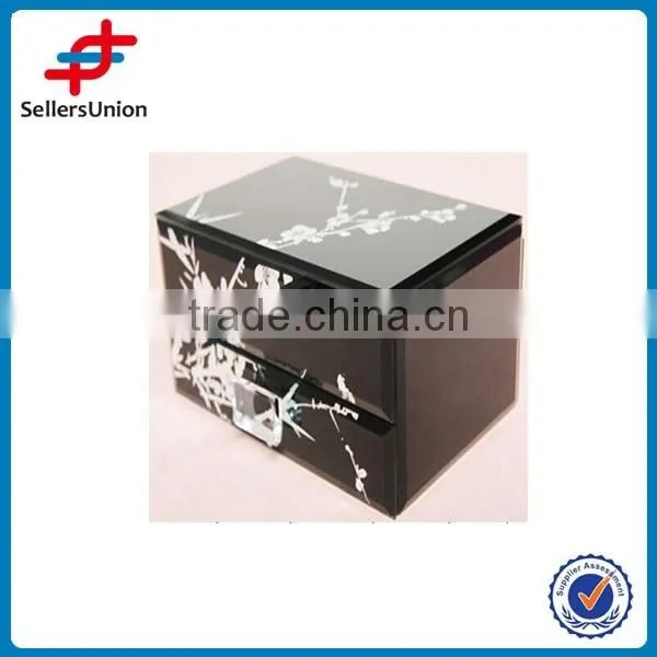 white and black color mix jewelry box