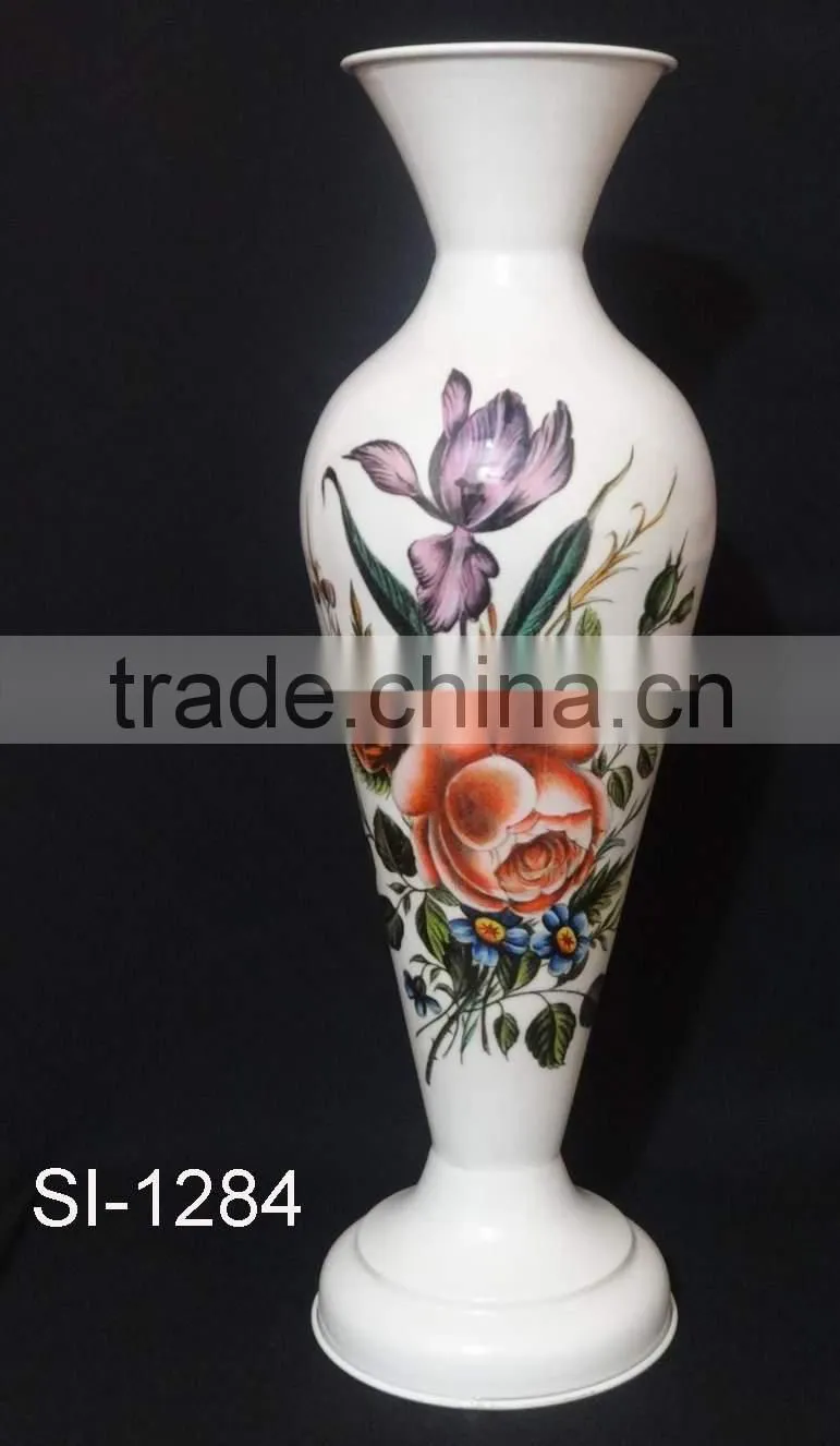 UNBELIEVABLE QUALITY OF VASES WITH LATEST DESIGN ON IT