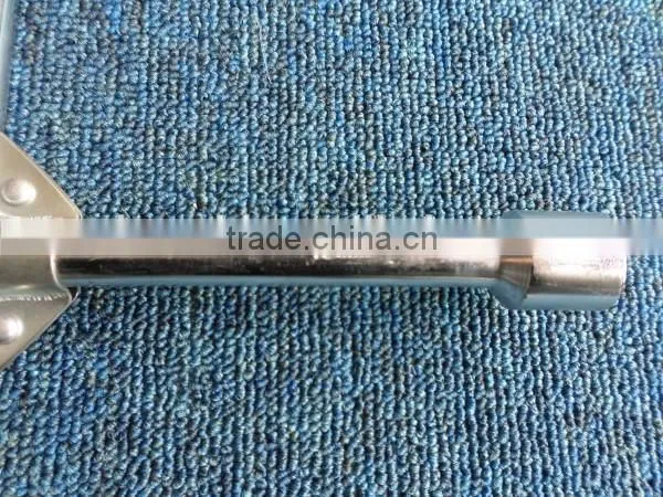 Cross Wrench With Center