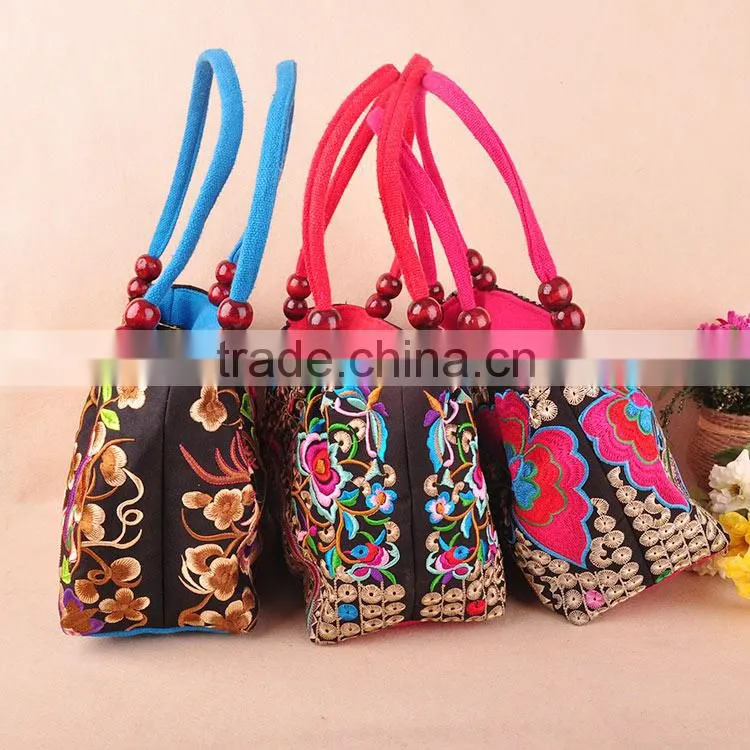 Cheap samll handbag made in China fashion woman ethnic embroidery handbag for wholesale