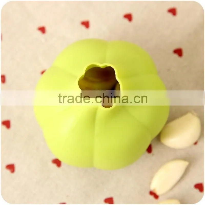 2016 hot sale Magic Kitchenware Silicone Garlic Peeler Silicon Peeling Presses