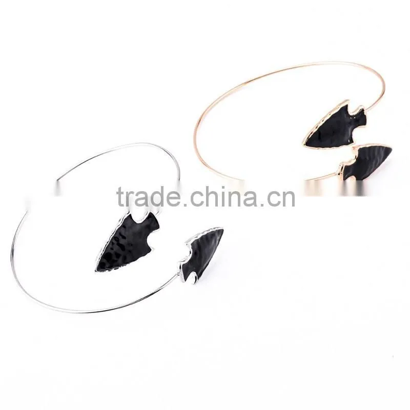 Hot gold triangle arrows arm chain
