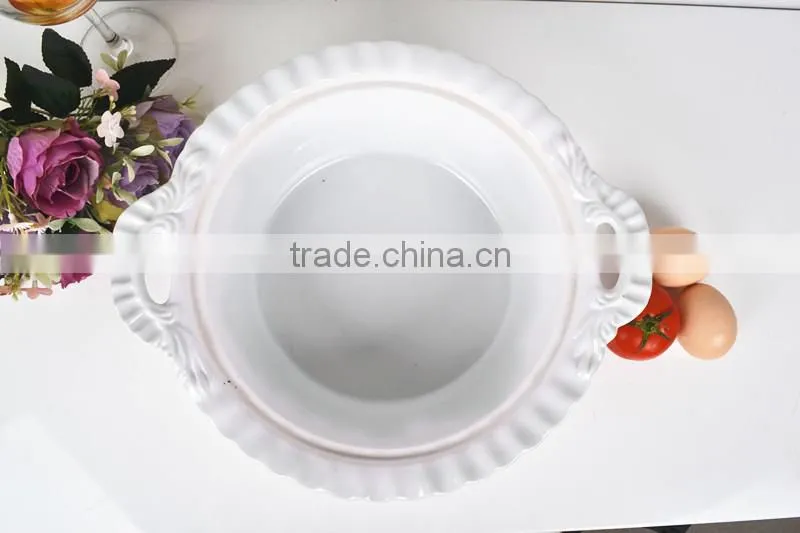 12.5" Round ceramic bakeware with lid