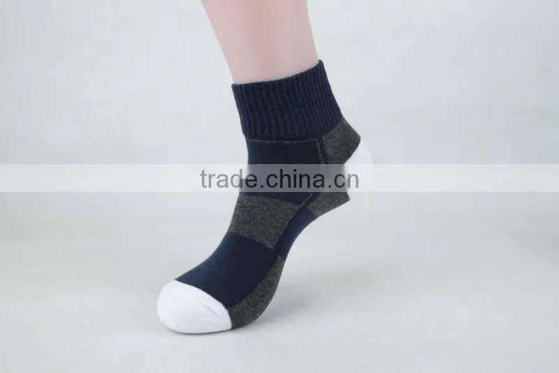 Hot selling custom cotton sport socks men socks