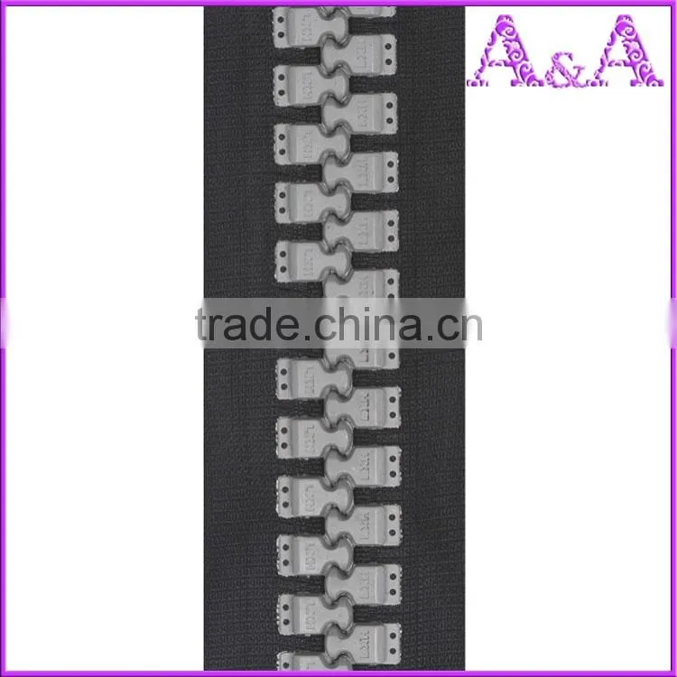 5# colored plastic zipper for cloth with orange teeth and orange tape O/E A/L